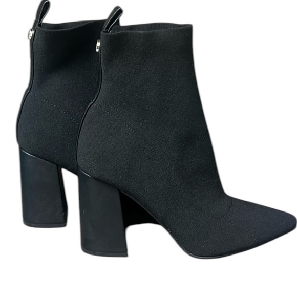 Steve Madden Maluna size 7 stretch ladies booty NWOT Black, pointy toe - Picture 1 of 13